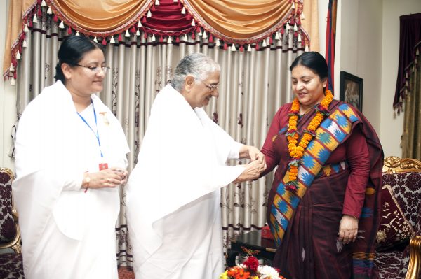 om-shanti-group-offering-rakshyabandhan-to-the-president