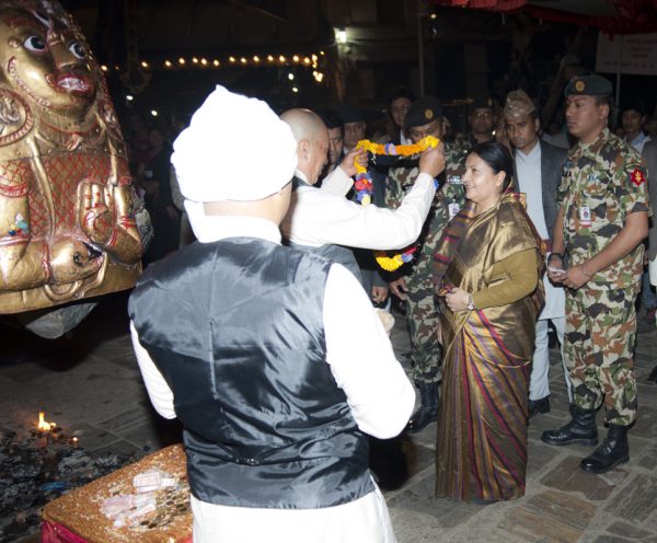 seto-machhindra-nath-ko-bhoto-jatra